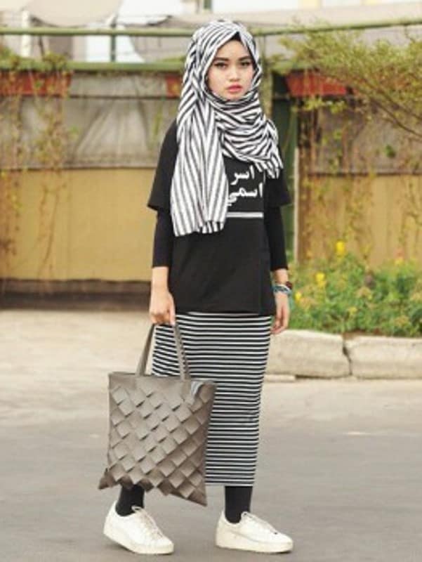 Baju Muslim Terbaru Menggunakan Kaos Untuk Ke Kampus Siapa Takut