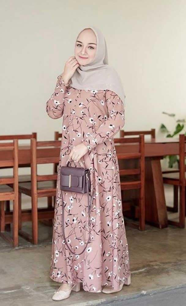 Gamis Motif Bunga Berwarna Pastel Untuk Anda yang Memiliki Tubuh Berisi