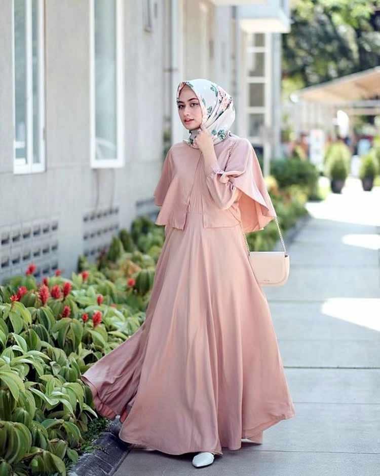 Gamis Terkini Berwarna Lembut yang Bergaya Cape Floy
