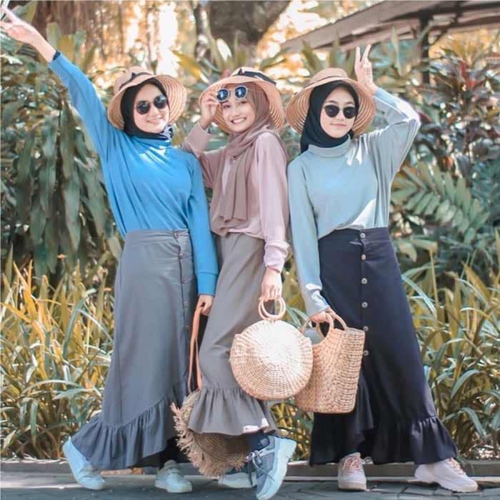 Busana-Muslim-dengan-Bawahan-Rok-Polos-Staylish