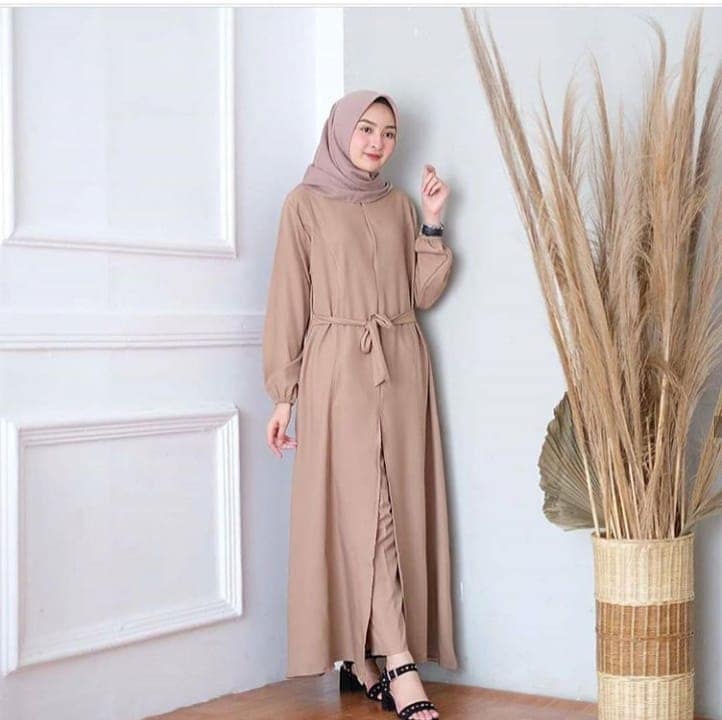 Busana Muslim dengan Kombinasi Warna-warni yang Cerah