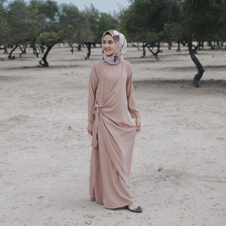 Model Baju Syari Pesta dengan Aksen Ikat