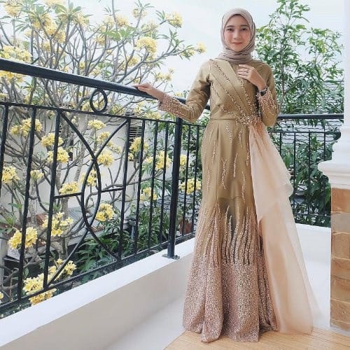 Model Busana Muslim Gaun Terbuka