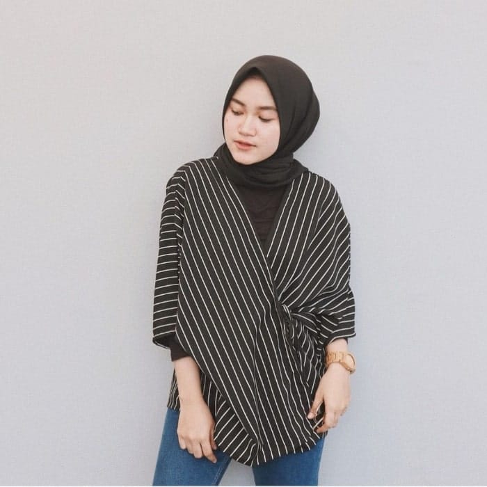 Model Busana Muslim Kimono Fringe Sweater