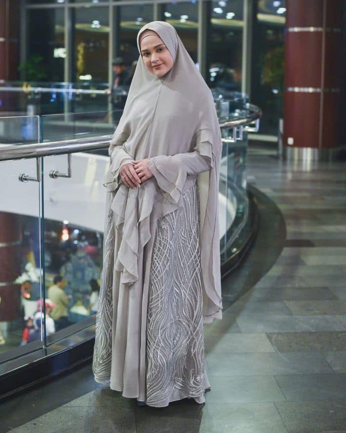 Model Gamis Syari Pesta dengan Ruffle Terbaru